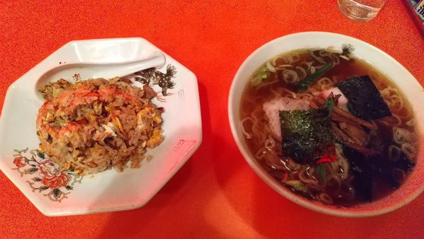 「半炒飯ラーメン700円」@栄楽の写真