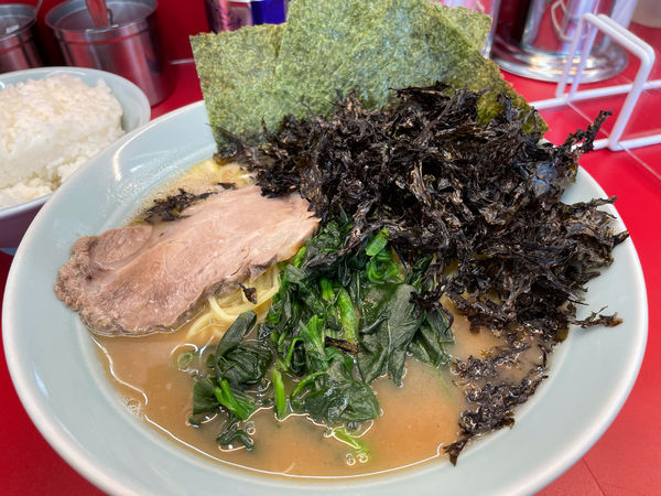 「岩のりラーメン中盛」@横浜ラーメン武蔵家 薬園台店の写真