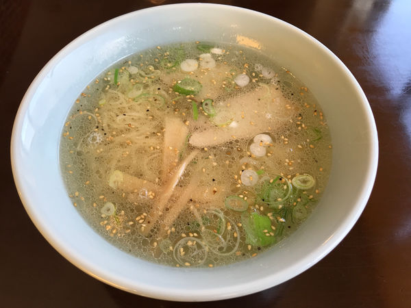 「しおラーメン　530円」@新華園 NAKAZUMAの写真