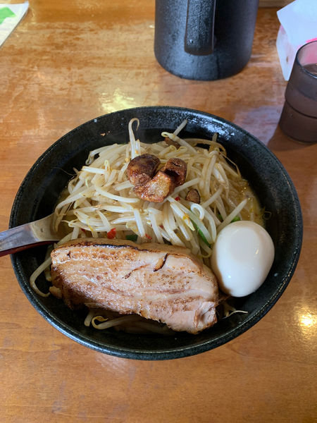 「やじやラーメンTP炙りチャーシューTP煮たまご」@麺屋 やじやの写真