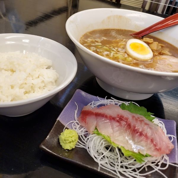 「本日のランチ🅰️店長の釣ったイサキ刺ライス」@笑顔の写真