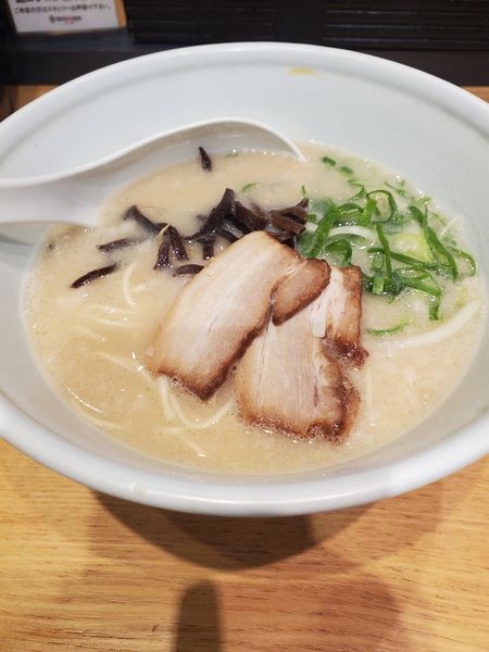 「豚骨　白690円」@TOKYO豚骨BASE MADE by 博多一風堂 ペリエ海浜幕張店の写真