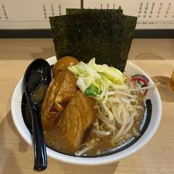 特製らー麺　1000円　肉飯