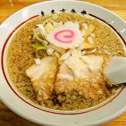 蔵出し醤油ラーメン背脂 玉葱入り(750円)