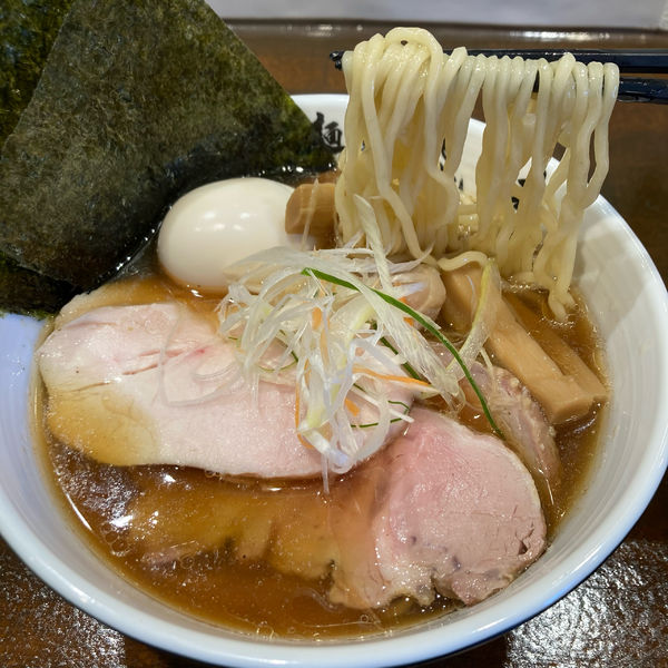 「得醤油らーめん」@麺場 飛猿の写真