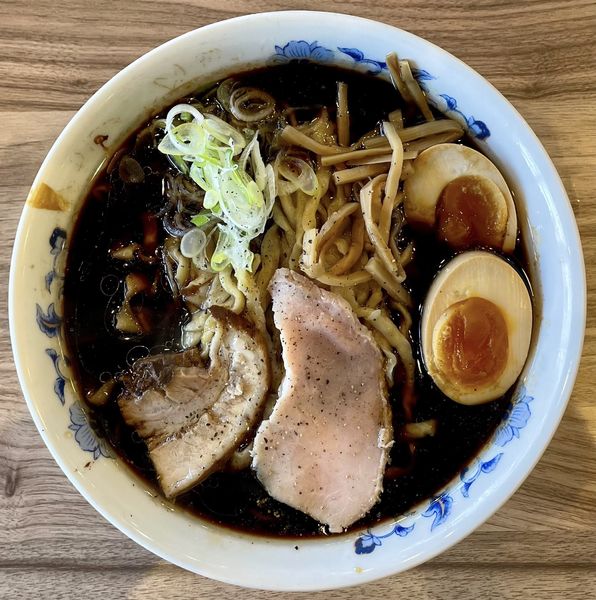 「サッポロラガービール赤星 中瓶 → ブラック 特盛 ＋ 味玉」@くじら食堂 nonowa東小金井店の写真