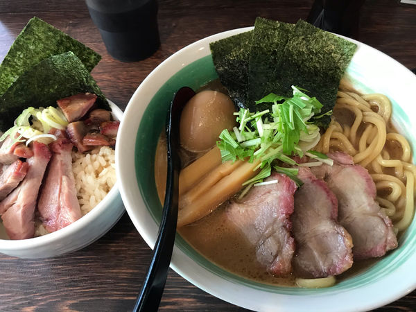 「特らぁめん、ちゃーしゅーごはん」@自家製麺 麺屋 利八の写真