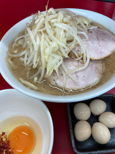 「半分・固め・アブラ少なめ」@ラーメン二郎 神田神保町店の写真