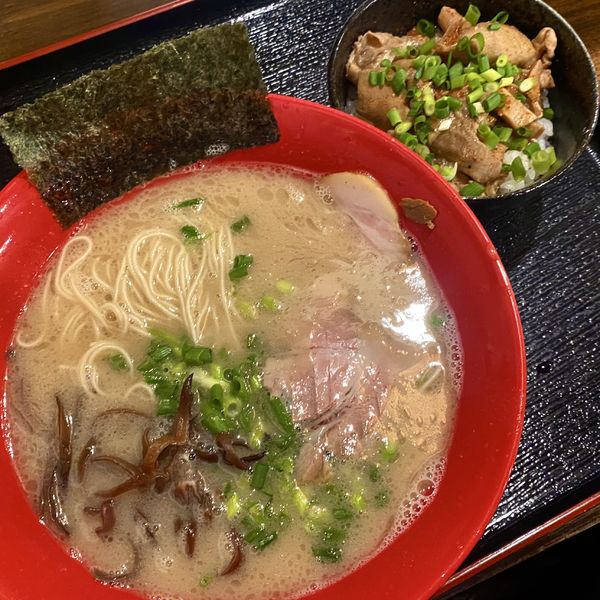 「博多とんこつらーめん＋もつ丼セット」@博多長浜らーめん とんこつとん太の写真