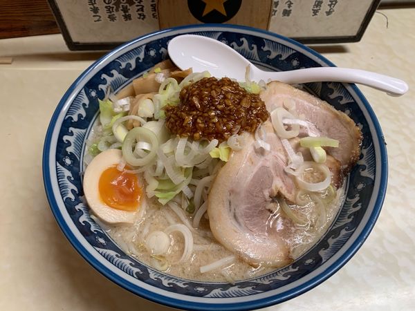 「背脂にんにくらーめん」@らーめん五衛門 茂原店の写真