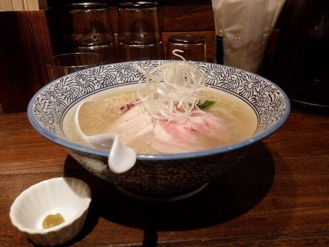 「塩そば」@貝出汁中華そば 貝香屋の写真