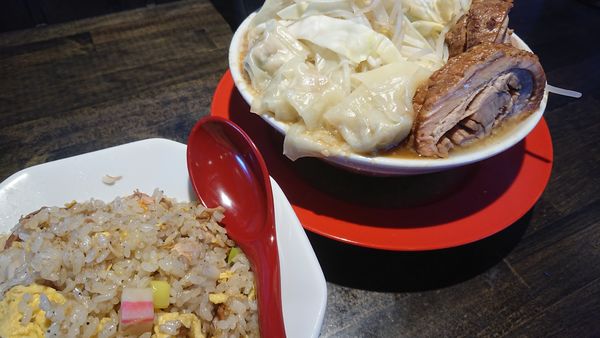 「らーめん 中」@麺と飯 トンじろの写真