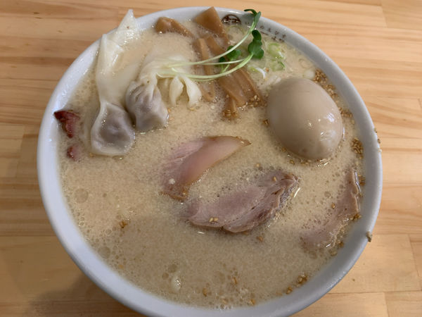 「ごまらーめん800円、特製トッピング450円」@一乃胡の写真