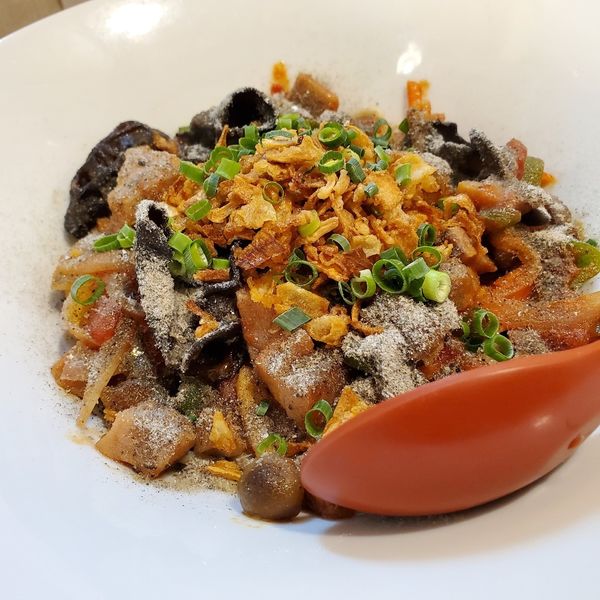 「『限定』とまとまぜそば/煮干粉がけ/太麺(¥880)」@煮干ラーメン 肉だしつけ麺 りはっちゃんの写真