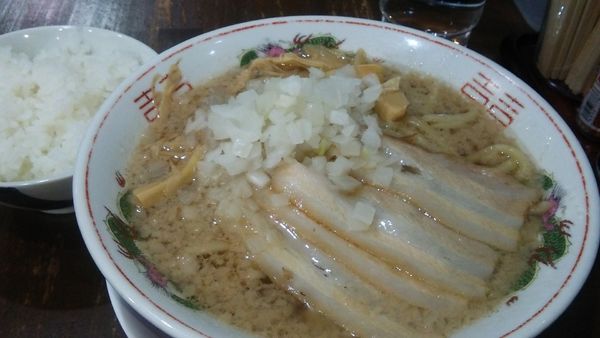 「背脂中華そば 740円＋半ライス 100円」@新潟発祥 なおじ 御茶ノ水店の写真