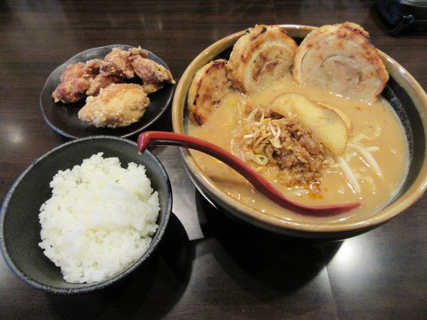 「北海道味噌　味噌漬け炙りチャーシュー麺（１１４４円）他」@麺場 田所商店 潮来店の写真