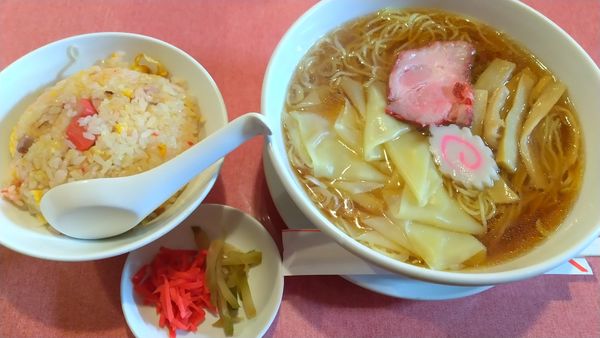 「ワンタン麺定食」@岩手屋の写真