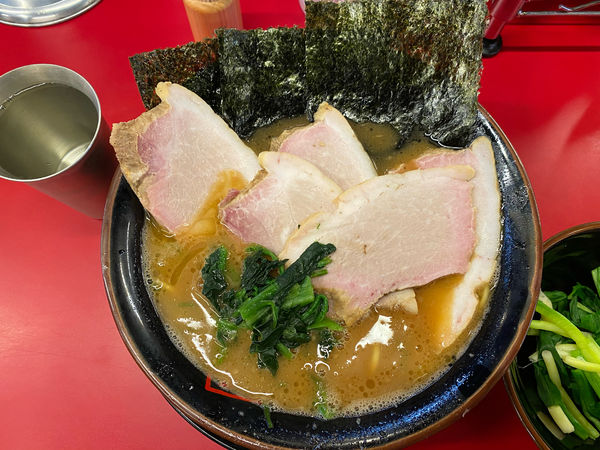 「チャーシューメン5枚 1,000円　中盛 150円」@柏 王道家の写真