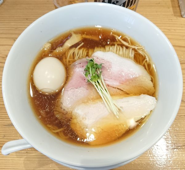 「醤油味玉らーめん＋ビール」@麺屋鈴春の写真