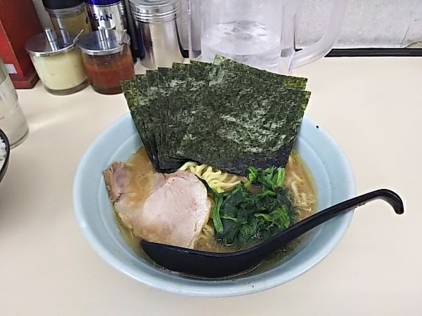 「ラーメン(並盛)+海苔 脂多目、味濃い目」@横浜家系ラーメン田中の写真