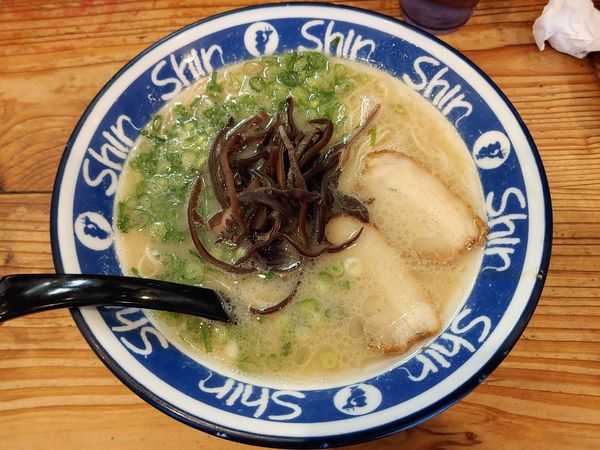 「博多ShinShinらーめん」@博多らーめん ShinShin 天神本店の写真