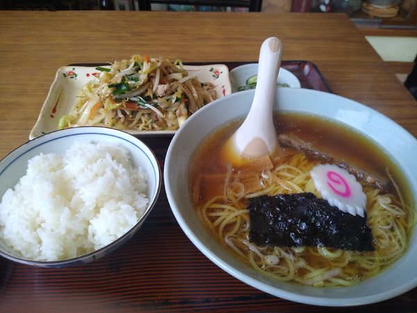 「野菜炒め・ラーメン 小ライスセット 750円」@大栄軒の写真