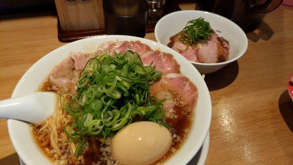 「特製熟成醤油ラーメン（麺固め・ネギ多め）+特製チャーシュー丼」@京都ラーメン 森井の写真