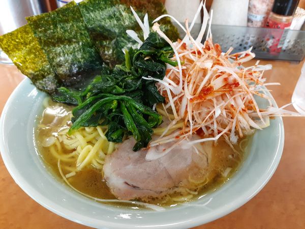 「ラーメン、中盛、ネギ」@横浜ラーメン 町田家 新百合ヶ丘店の写真