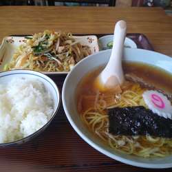 野菜炒め・ラーメン 小ライスセット 750円