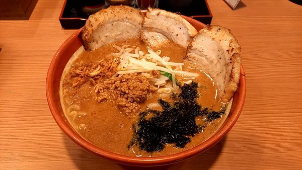 「伊勢味噌・味噌漬け炙りチャーシュー麺」@麺場 唐崎商店 出雲店の写真