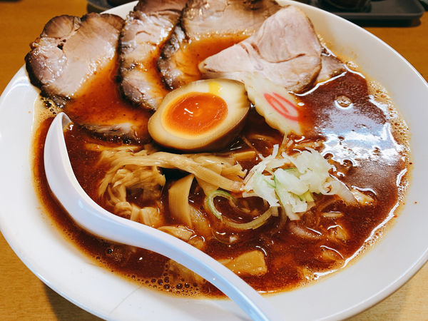 「醤油オロチョンラーメン 中辛 チャーシュー増し」@三代目しゅうの写真