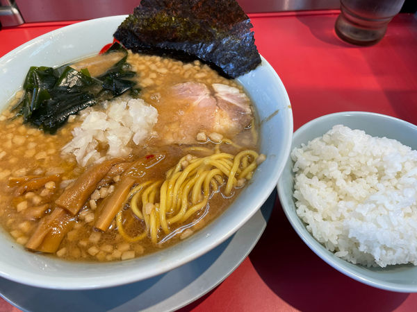 「【限定】プレミアム醤油豚骨890円、半ライス110円」@ラーメン山岡家 水戸城南店の写真