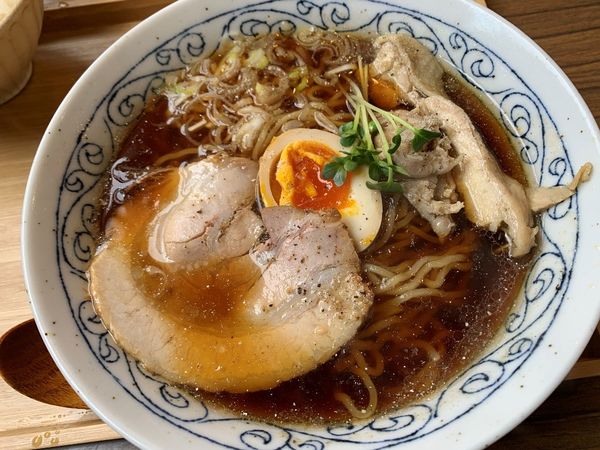 「築地煮干しラーメン」@二階の食堂 デリカフェの写真