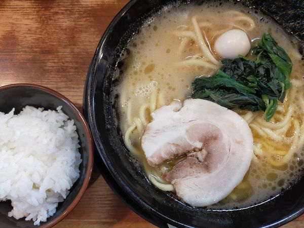 「ラーメン720円+ライス無料」@綱島商店の写真