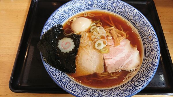 「煮干しラーメン醤油味玉のせ」@夢天下 佐倉本店の写真