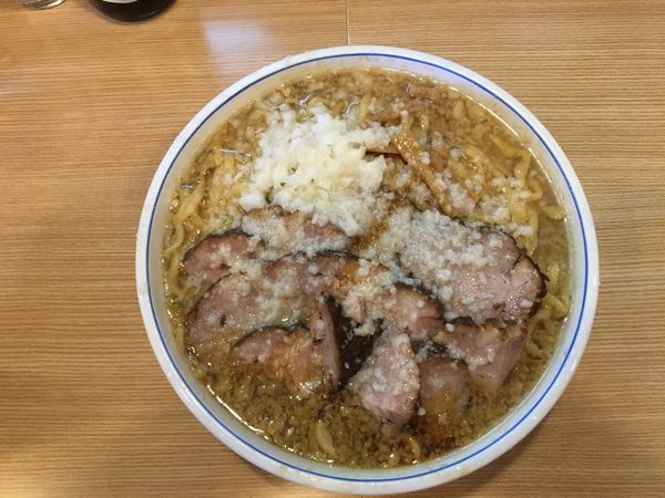「背脂煮干しラーメン肉増し特盛(中脂)+赤星」@麺処 そら亭の写真