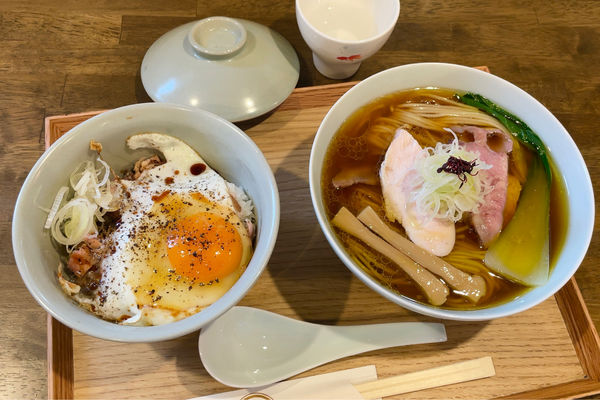 「醤油そば弦乃月ブレンド & 肉飯ご飯少なめ」@自家製麺と定食 弦乃月の写真