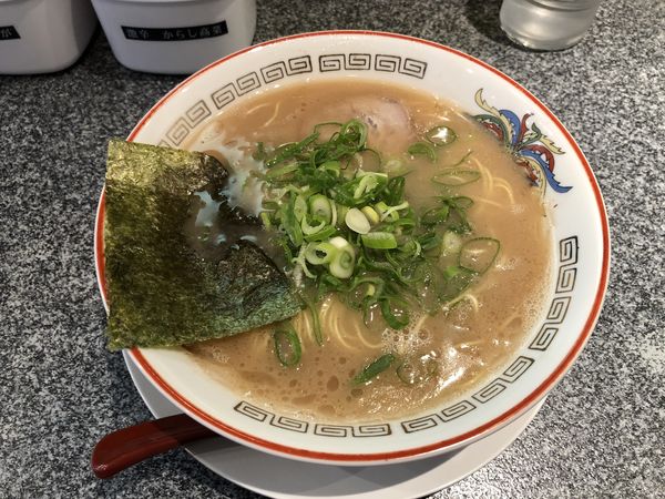 「とんこつラーメン 750円＋替え玉 150円」@カウンターアタックの写真