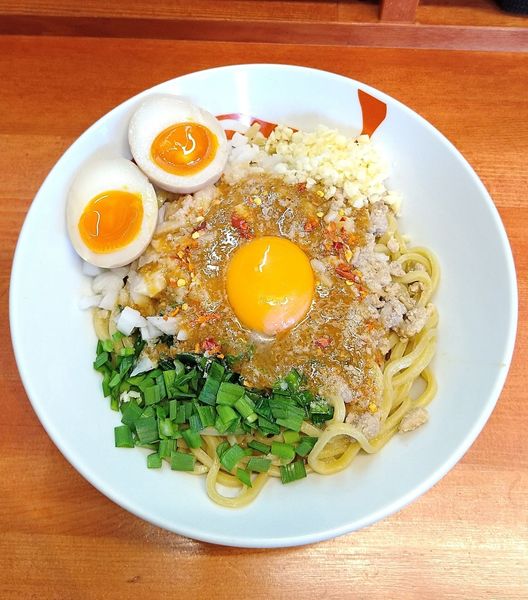 「油そば 800円＋味玉 100円」@らーめん・油そば 笑びすの写真