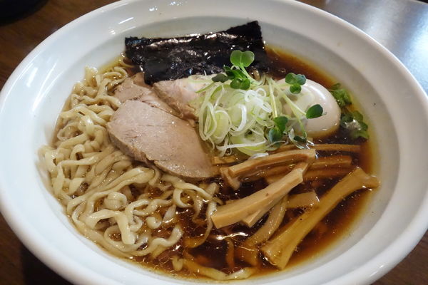 「醤油らーめん」@炭火焼きとり とりはなの写真