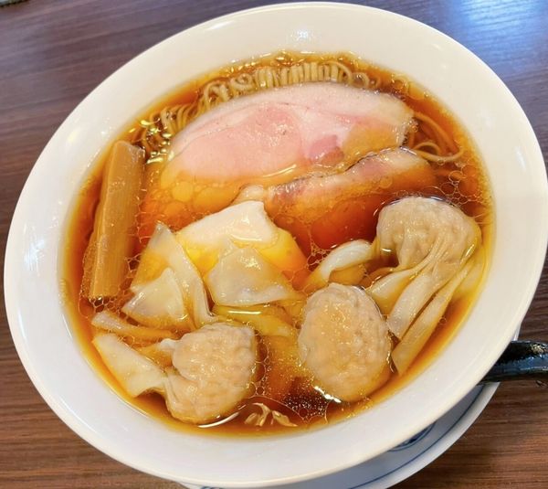 「醤油わんたん麺」@らぁ麺 紫陽花の写真