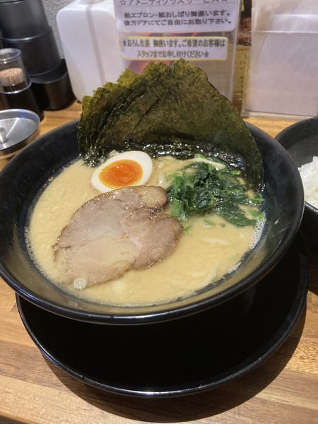 「豚骨醤油(730円)海苔(100円)ライス(170円)」@ラーメン イーナの写真