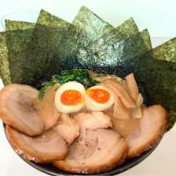 加須家系豚骨醤油ラーメン