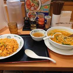 チゲ味噌ラーメンとキムチチャーハン