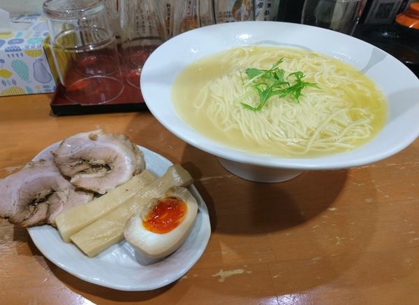 「塩らぁめん大盛 爆じゅう餃子3つ」@爆じゅう餃子 餃点の写真