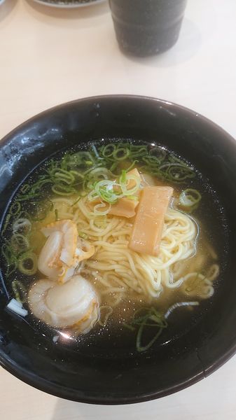 「北海道産ほたて出汁の 冷やしラーメン」@はま寿司 蒲田駅東区役所前本通店の写真