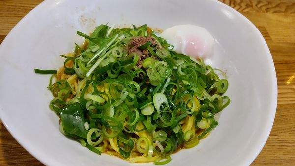 「汁なし担々麺 温玉/ネギ増し 2辣3麻」@汁なし担々麺 麻沙羅の写真