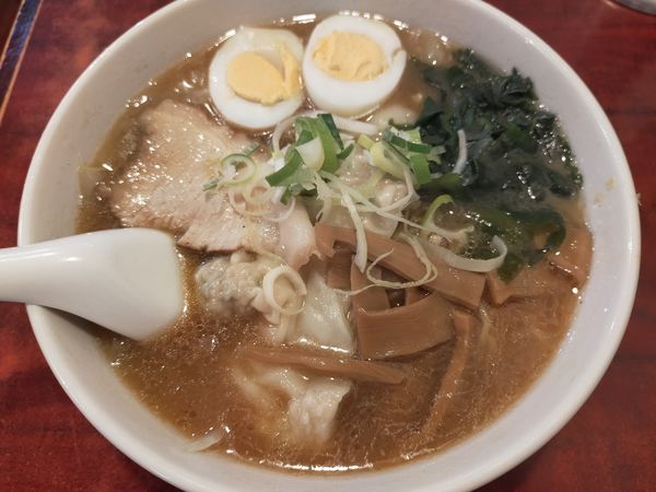 「ワンタンメン」@ビックラーメン 虎ノ門店の写真