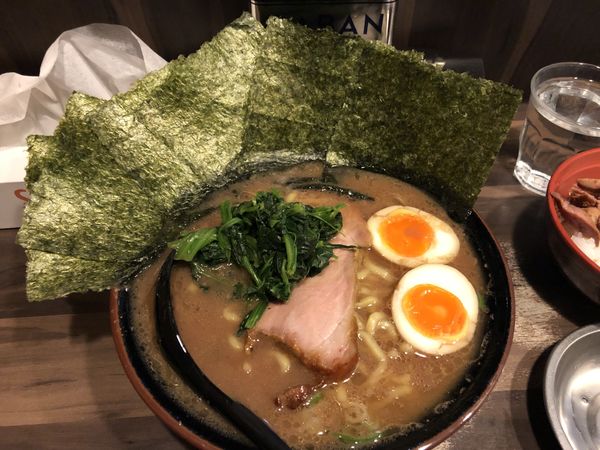 「のり玉ラーメン」@神田ラーメン わいず 神田本店の写真