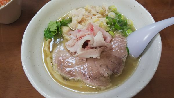 「鶏そば ３種のチャーシュー麺」@らーめん 波の花の写真